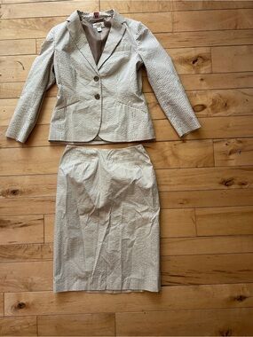 Talbot’s Petites Size 4 2-Piece Suit (Blazer + Skirt)